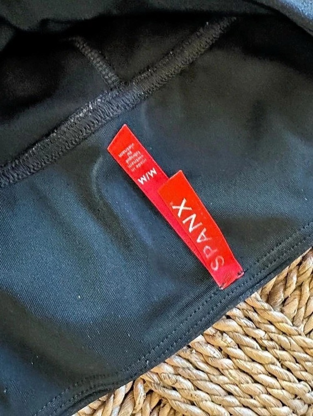 SPANX Faux Leather Leggings Black. Size medium - Picture 2 of 2